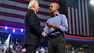 L'ancien président américain Barack Obama et le président Joe Biden participent à un rassemblement de soutien au candidat démocrate au Sénat américain John Fetterman à Philadelphie, en Pennsylvanie, le 5 novembre 2022.