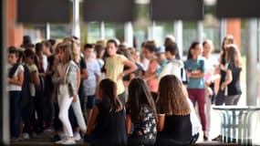 Des écoliers dans une cour de récré de l'école Léo-Ferré, à Saint-Lys près de Toulouse, le 5 septembre 2017. 