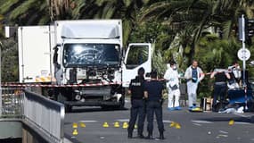 Au lendemain de  l'attentat de Nice sur la Promenade des Anglais le 14 juillet 2016