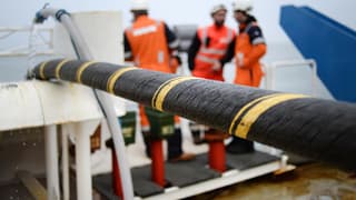 Un câble électrique sous-marin déployé depuis un bateau (image d'illustration).