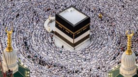 Des pélerins autour de la Kaaba à La Mecque, le 12 juin 2024