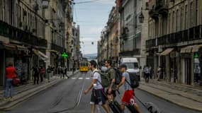 Des touristes à Lisbonne