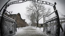 Entrée du camp d'Auschwitz le 25 juin 2015