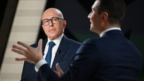 Eric Ciotti regardant Jordan Bardella, le 2 février 2023 sur le plateau de France 2