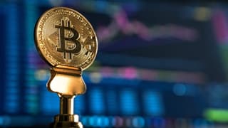 Lundi 24 juin à 10 heures, le bitcoin s'échangeait à 62.438 dollars (58.300 euros environ), selon CoinMarketCap.