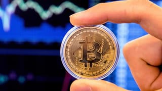 Le bitcoin se rapproche de son record historique