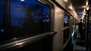 A l'intérieur d'un train de nuit de la SNCF