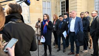 Les représentants de l'intersyndicale sur le perron de Matignon, le 5 avril 2023