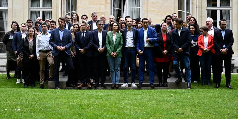 Les représentants du Nouveau Front populaire posent après une conférence de presse à Paris, le 14 juin 2024.