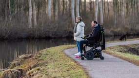 Loïc Résibois, 46 ans et atteint de la maladie de Charcot, et son épouse Caroline