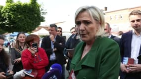 Marine Le Pen  en déplacement à Courrières (Pas-de-Calais) le 21 juin 2024, dans le cadre de la campagne des élections législatives.