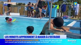 Marseille: des piscines mobiles pour apprendre aux minots de l'Estaque à nager