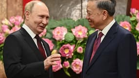 Le président russe Vladimir Poutine s'entretient avec le président vietnamien To Lam lors d'une visite officielle au palais présidentiel de Hanoi, le 20 juin 2024.