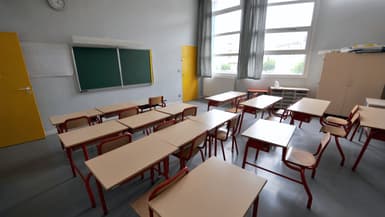 Une salle de classe vide à Caen (photo d'illustration) 