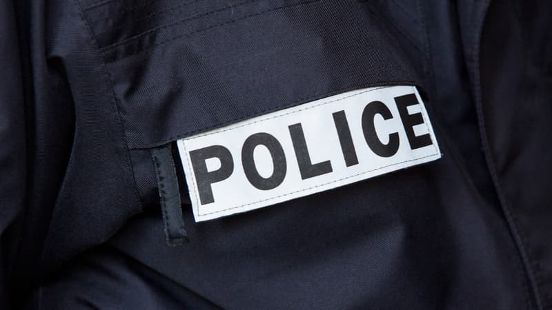 Un badge de la police sur une veste (illustration)