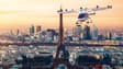 Le VoloCity de la société allemande Volocopter survole Paris (image de synthèse).